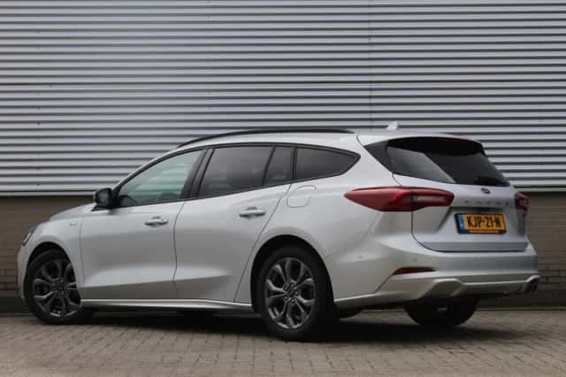 Ford Focus (2023) thumbnail 3