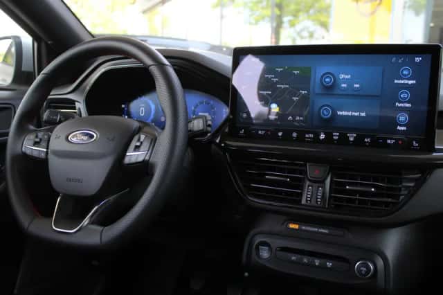 Ford Focus (2023) thumbnail 6