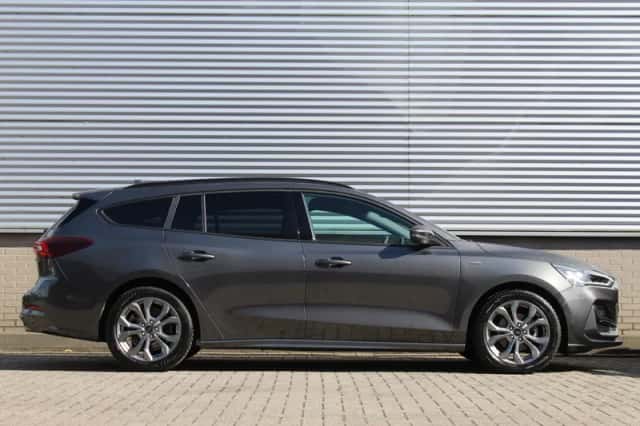 Ford Focus (2023) thumbnail 2