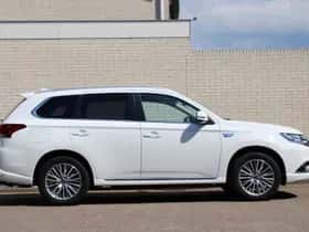 Mitsubishi Outlander (2021) thumbnail 2