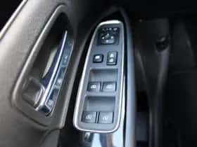 Mitsubishi Outlander (2021) thumbnail 14