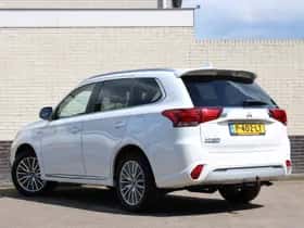 Mitsubishi Outlander (2021) thumbnail 3