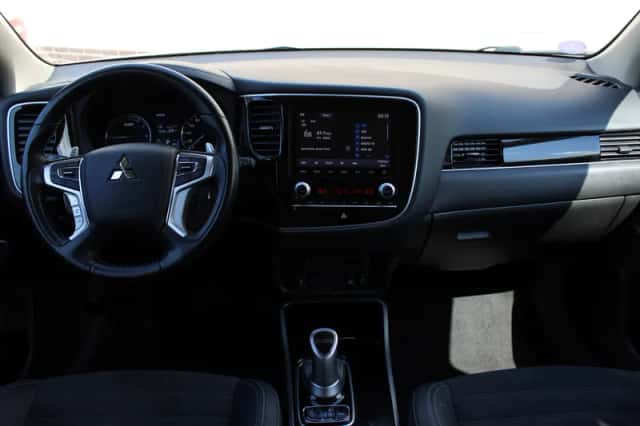 Mitsubishi Outlander (2021) thumbnail 5