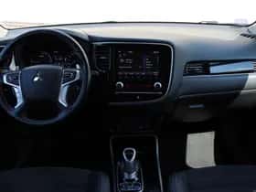 Mitsubishi Outlander (2021) thumbnail 5
