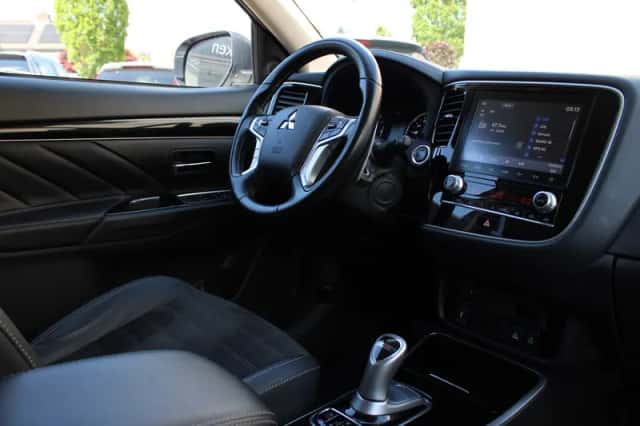 Mitsubishi Outlander (2021) thumbnail 6