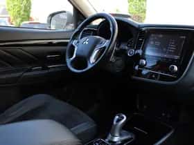 Mitsubishi Outlander (2021) thumbnail 6