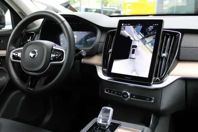 Volvo XC90 (2025) thumbnail 6