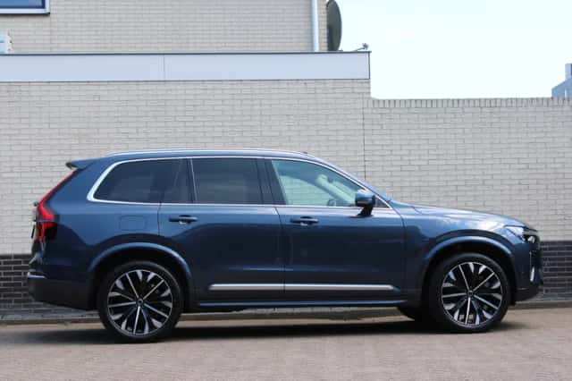 Volvo XC90 (2025) thumbnail 2