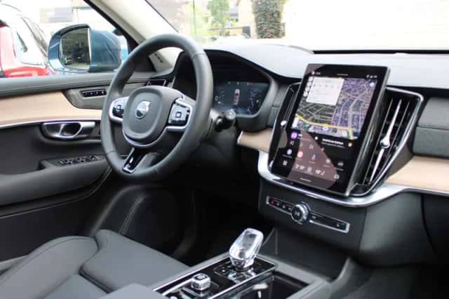 Volvo XC90 (2025) thumbnail 6
