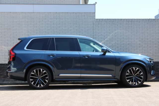 Volvo XC90 (2025) thumbnail 2