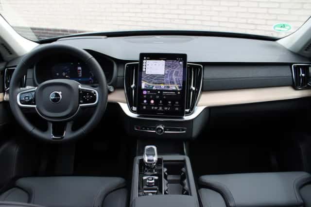 Volvo XC90 (2025) thumbnail 5