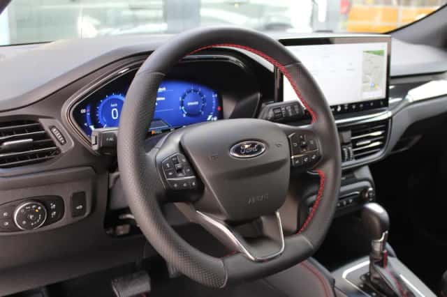 Ford Focus (2024) thumbnail 4