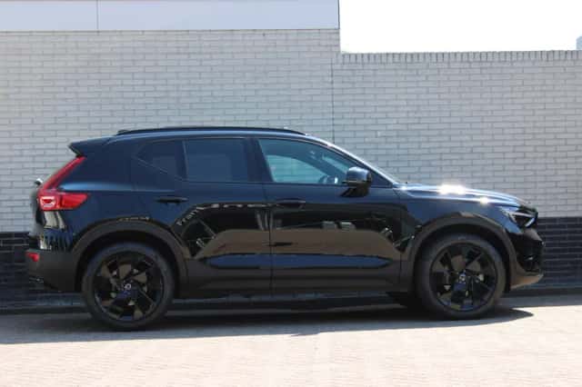 Volvo XC40 (2025) thumbnail 2