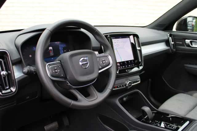 Volvo XC40 (2025) thumbnail 4