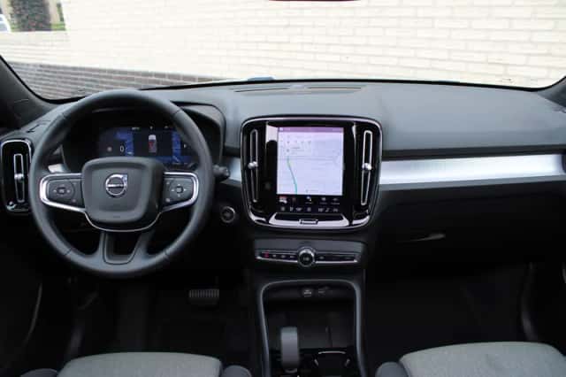Volvo XC40 (2025) thumbnail 5
