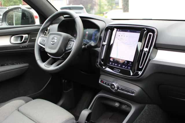 Volvo XC40 (2025) thumbnail 6