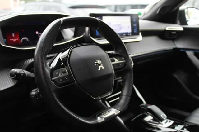 Peugeot 2008 (2020) thumbnail 4
