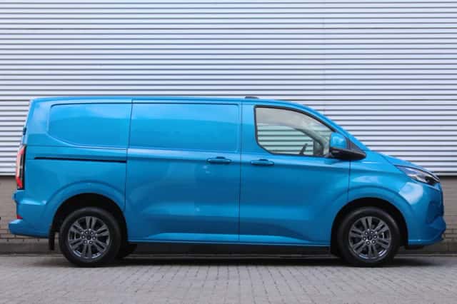 Ford E-Transit Custom (2024) thumbnail 2