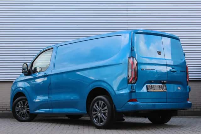 Ford E-Transit Custom (2024) thumbnail 3
