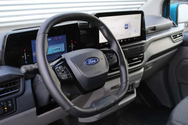 Ford E-Transit Custom (2024) thumbnail 4