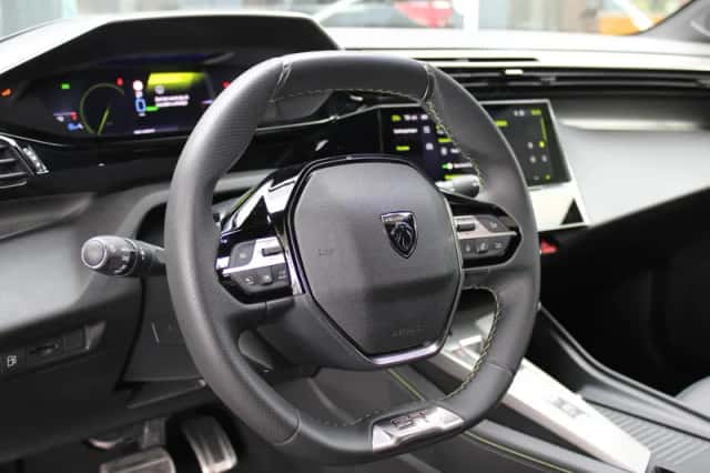 Peugeot 408 (2025) thumbnail 4