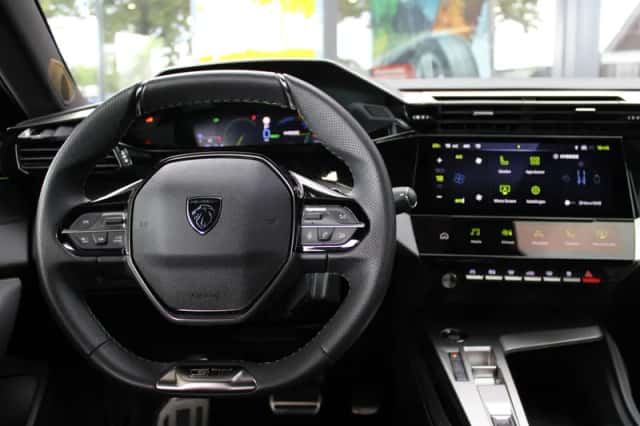 Peugeot 408 (2025) thumbnail 5