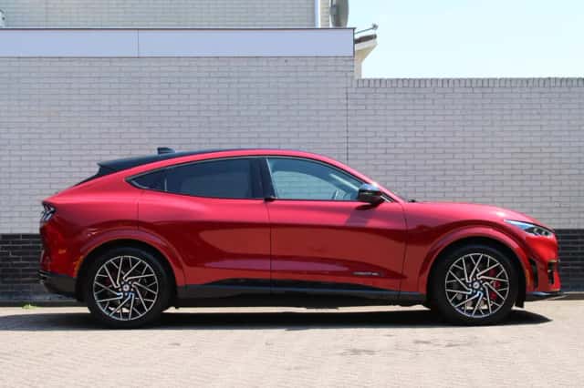 Ford Mustang (2025) thumbnail 2