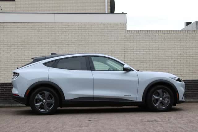 Ford Mustang (2025) thumbnail 2