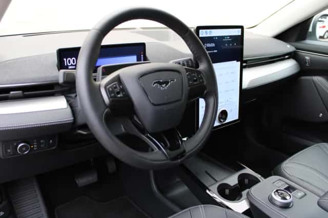 Ford Mustang (2025) thumbnail 4