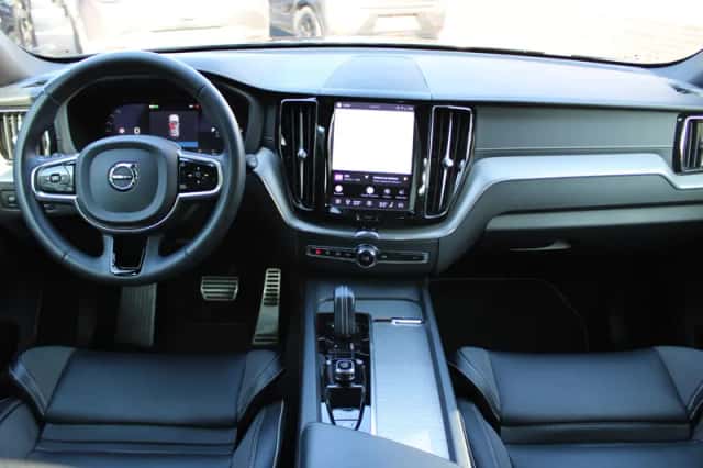 Volvo XC60 (2022) thumbnail 4