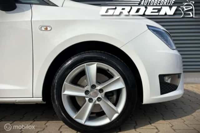 SEAT Ibiza (2013) thumbnail 5