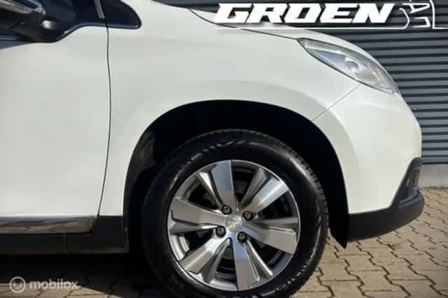 Peugeot 2008 (2008) thumbnail 6