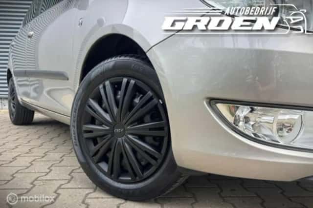 Škoda Fabia (2011) thumbnail 5