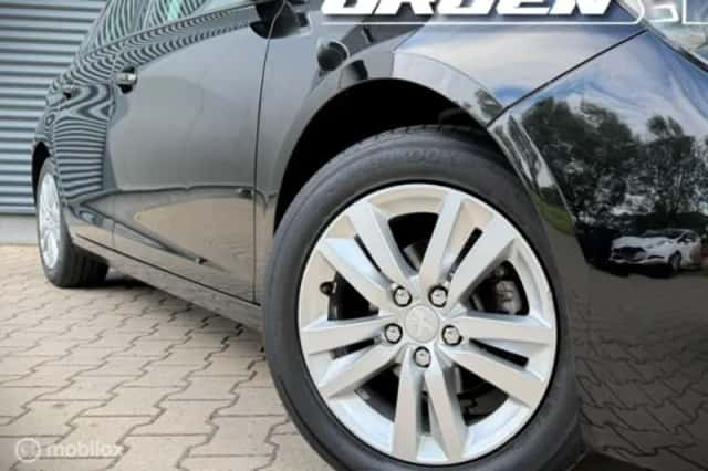 Peugeot 308 (2014) thumbnail 3