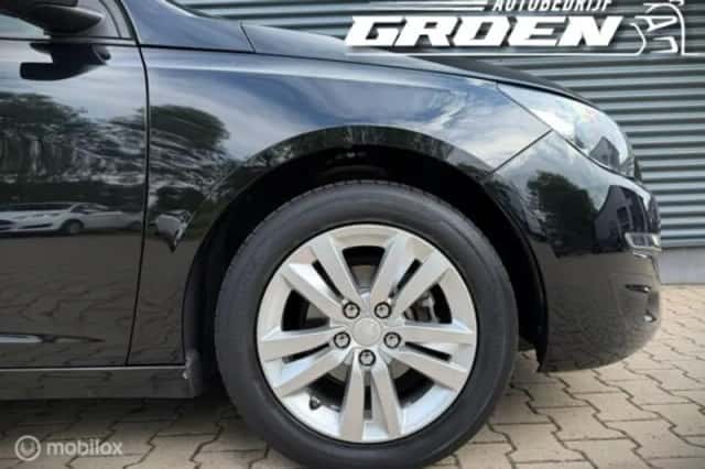 Peugeot 308 (2014) thumbnail 6