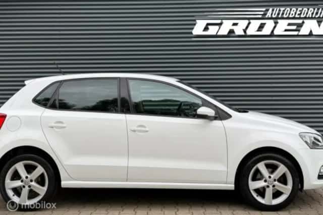 Volkswagen Polo (2014) thumbnail 6