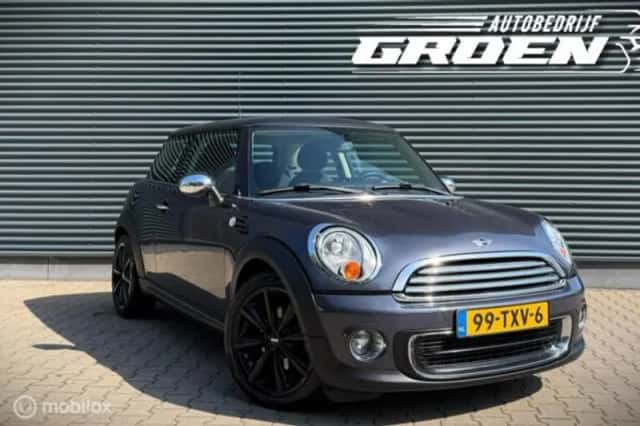 MINI Cooper (2012) thumbnail 2
