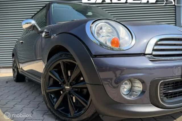MINI Cooper (2012) thumbnail 3