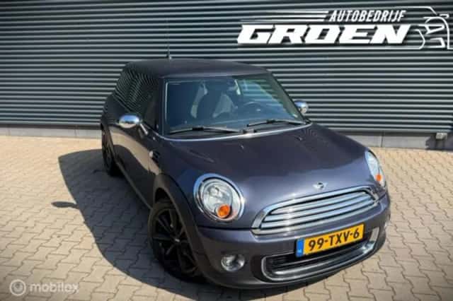 MINI Cooper (2012) thumbnail 4