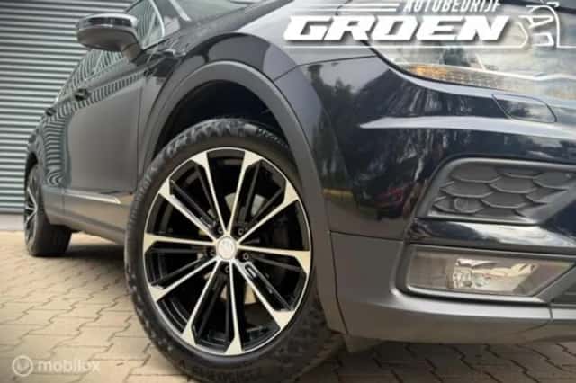 Volkswagen Tiguan (2017) thumbnail 2