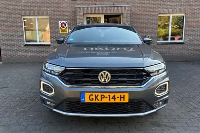 Volkswagen T-Roc (2018) thumbnail 4