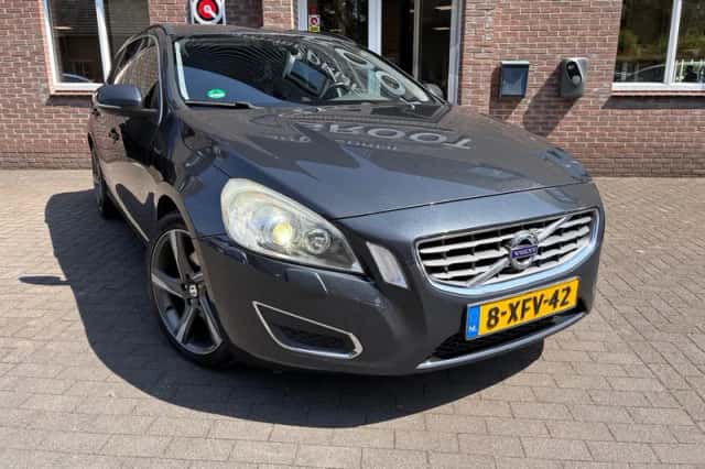 Volvo V60 (2012) thumbnail 3