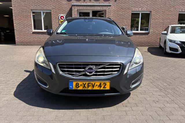 Volvo V60 (2012) thumbnail 4