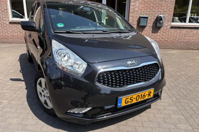 Kia Venga (2015) thumbnail 3