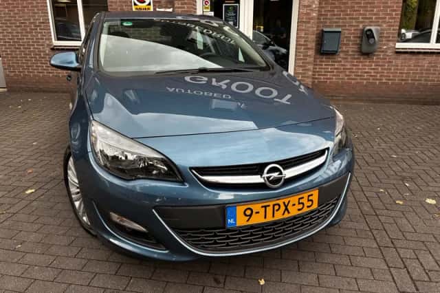 Opel Astra (2014) thumbnail 3