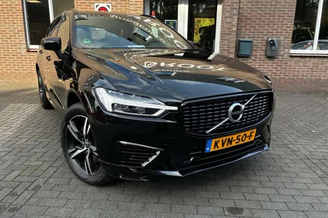 Volvo XC60 (2021) thumbnail 3