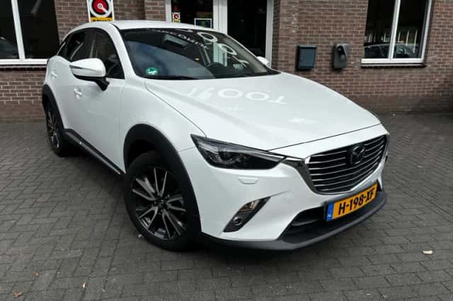 Mazda CX-3 (2017) thumbnail 3
