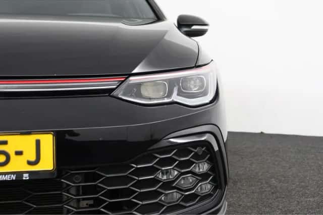 Volkswagen Golf (2021) thumbnail 2