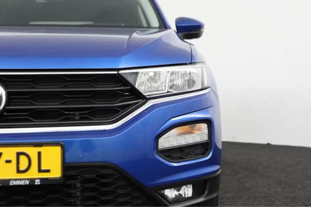 Volkswagen T-Roc (2022) thumbnail 2