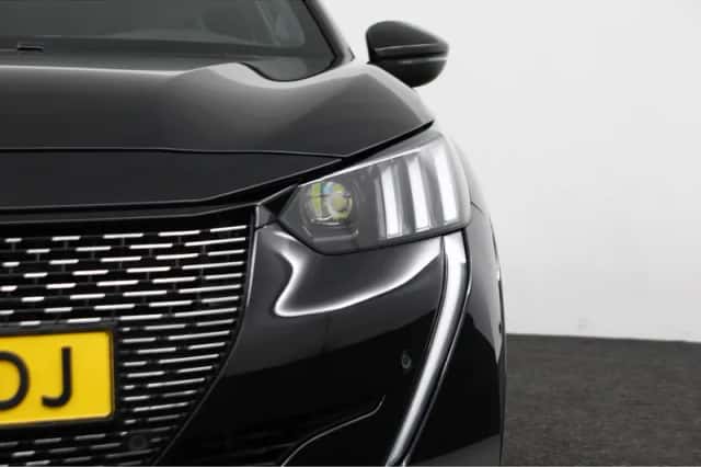 Peugeot 208 (2022) thumbnail 2